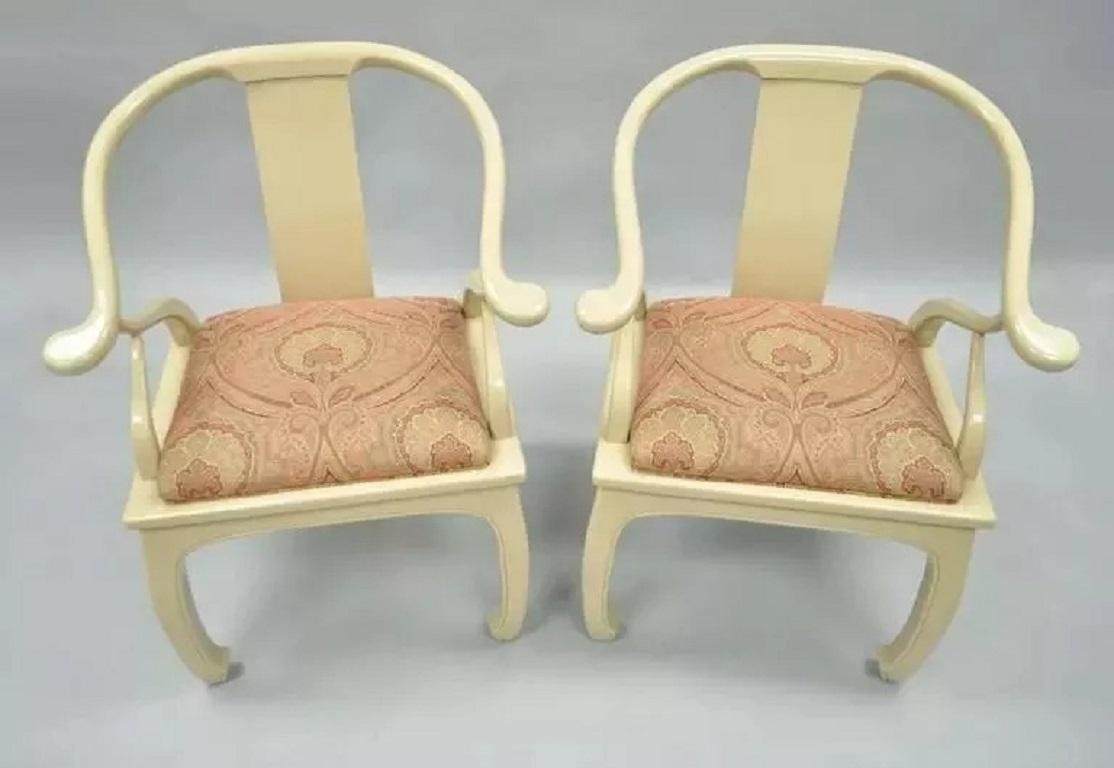 Tissu Paire de chaises longues orientales laquées crème style Ming en vente