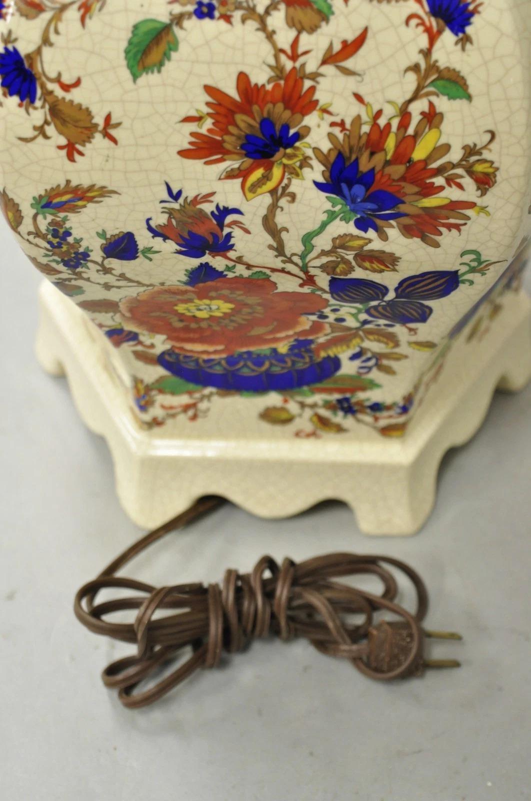 Lampada da tavolo orientale in porcellana esagonale con fiori decorati e barattolo di zenzero in vendita 3