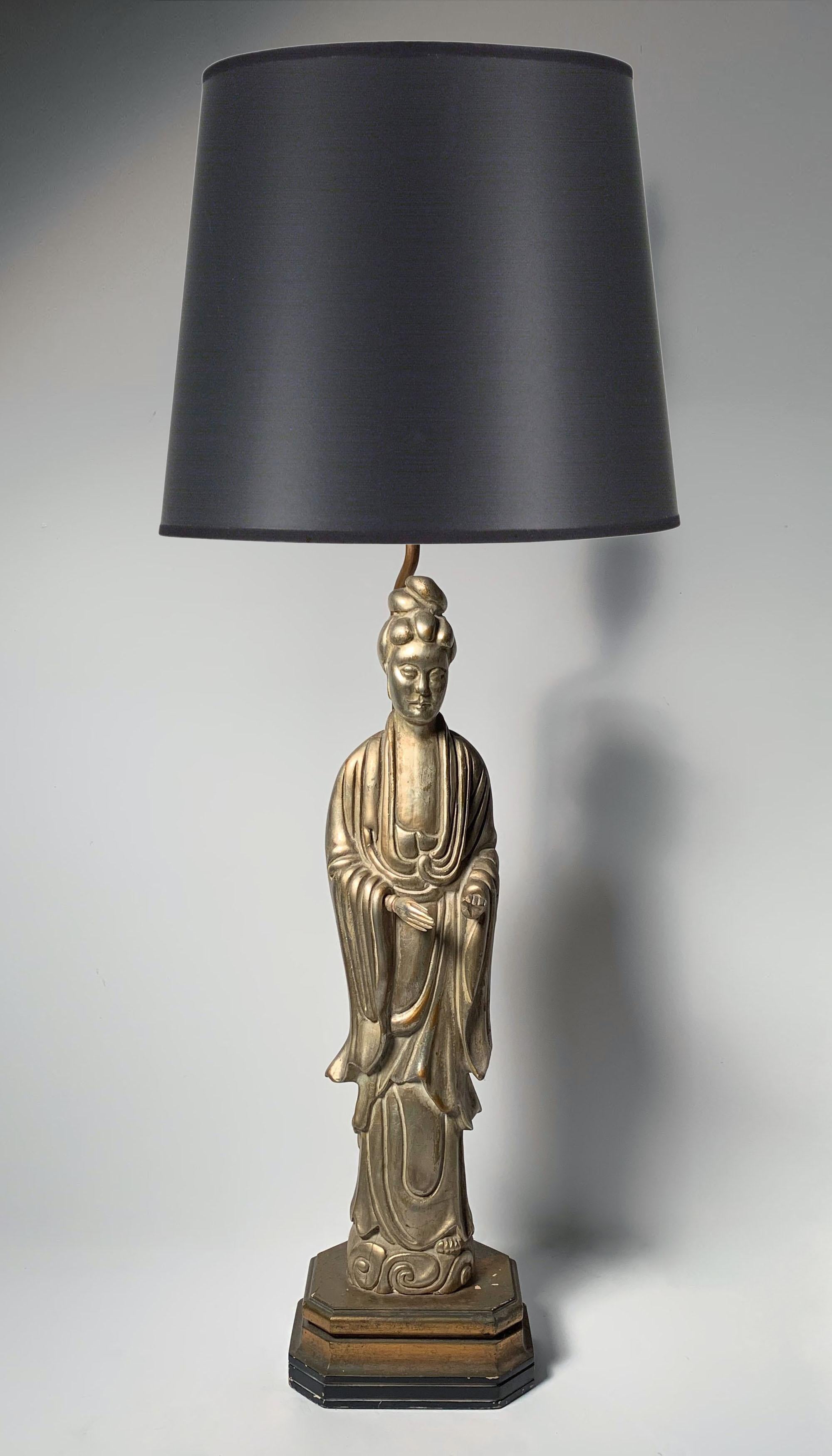 Exquisitely carved Quan Yin table lamp dating to the 1930s-1940s. Very fine in detail. Beautiful aged silver finish. Very possibly by James Mont. Unsigned. Style of Asian, chinoiserie.

Height is to top of finial.

Style of James Mont

Shade not