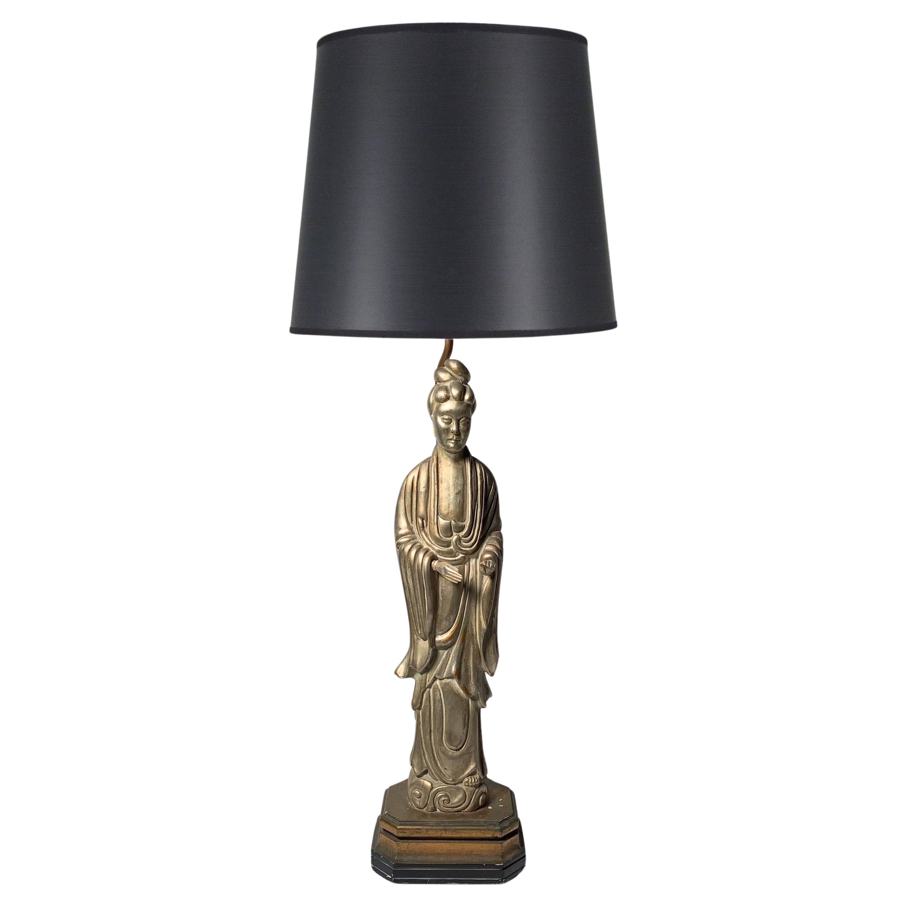 Lampe de table vintage orientale Quan Yin avec finition argentée à la manière de James Mont