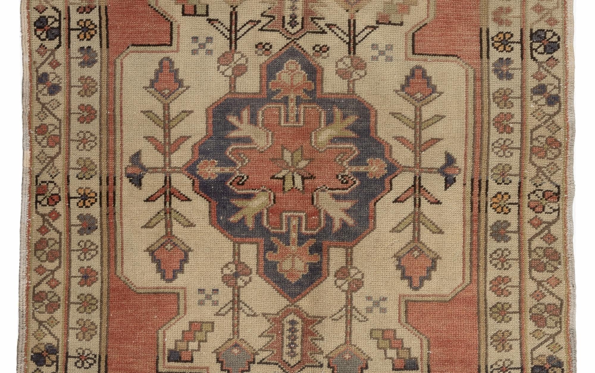 Orientalischer Vintage-Teppich für Landhaushalte, Stammeskunst, traditionelle Inneneinrichtung (Türkisch) im Angebot