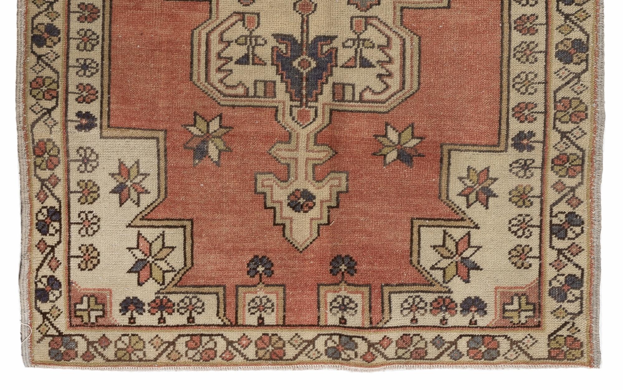 Orientalischer Vintage-Teppich für Landhaushalte, Stammeskunst, traditionelle Inneneinrichtung (Handgeknüpft) im Angebot