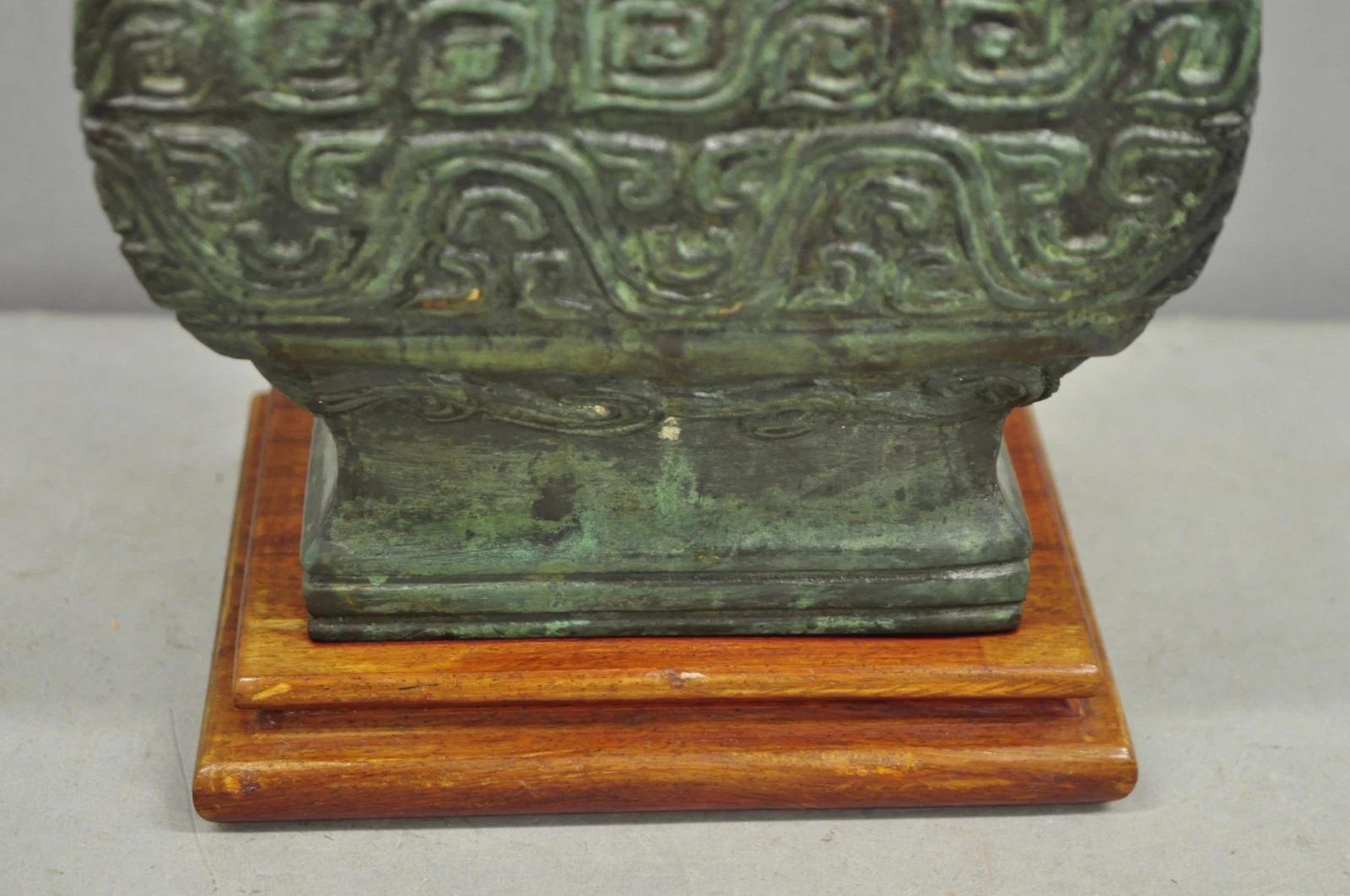 Vintage Oriental Verdigris Green Archaic Bronze Figural Chinese Table Lamp In Good Condition For Sale In Philadelphia, PA