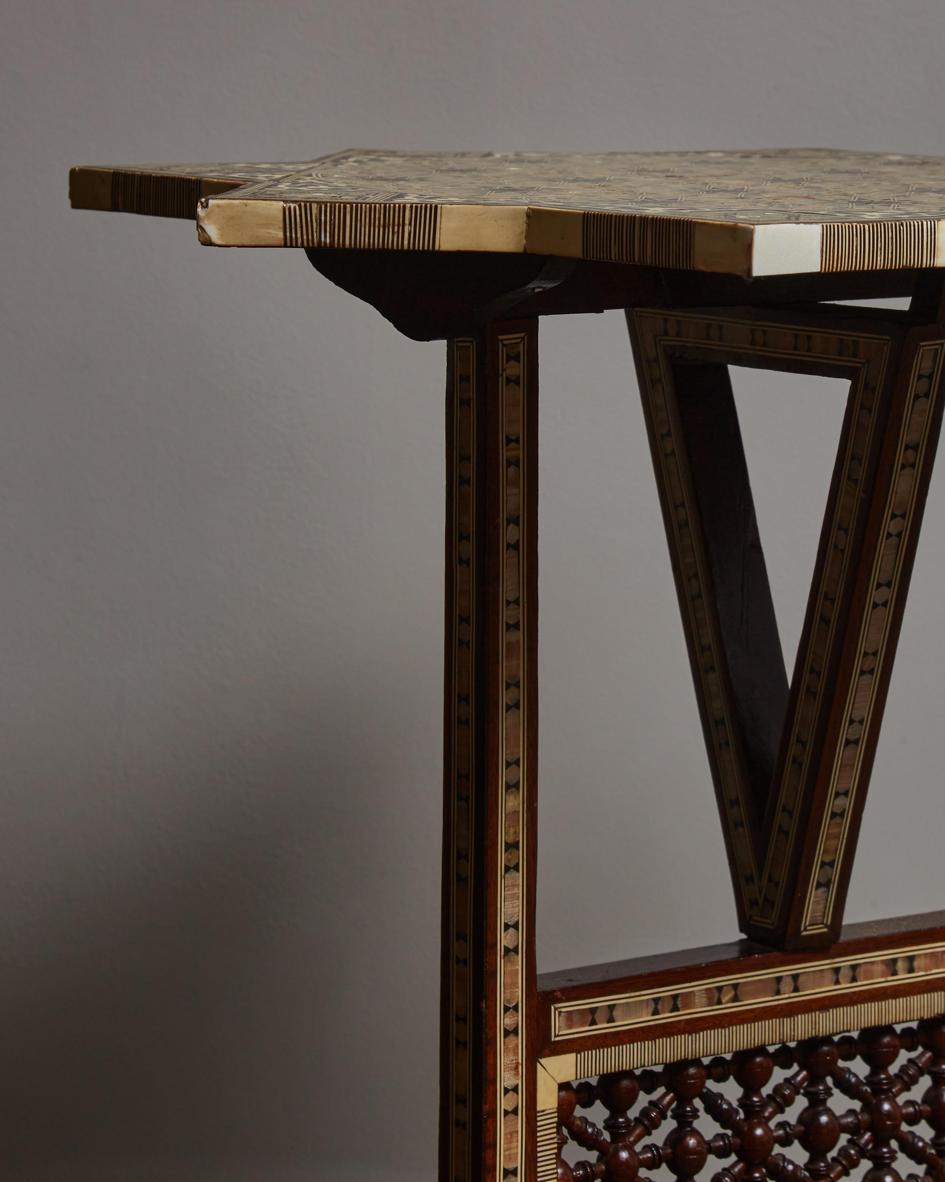 Pedestal Orientale Vintage A Precio De Coste en Excelente estado para la venta en Saint-Ouen (PARIS), FR