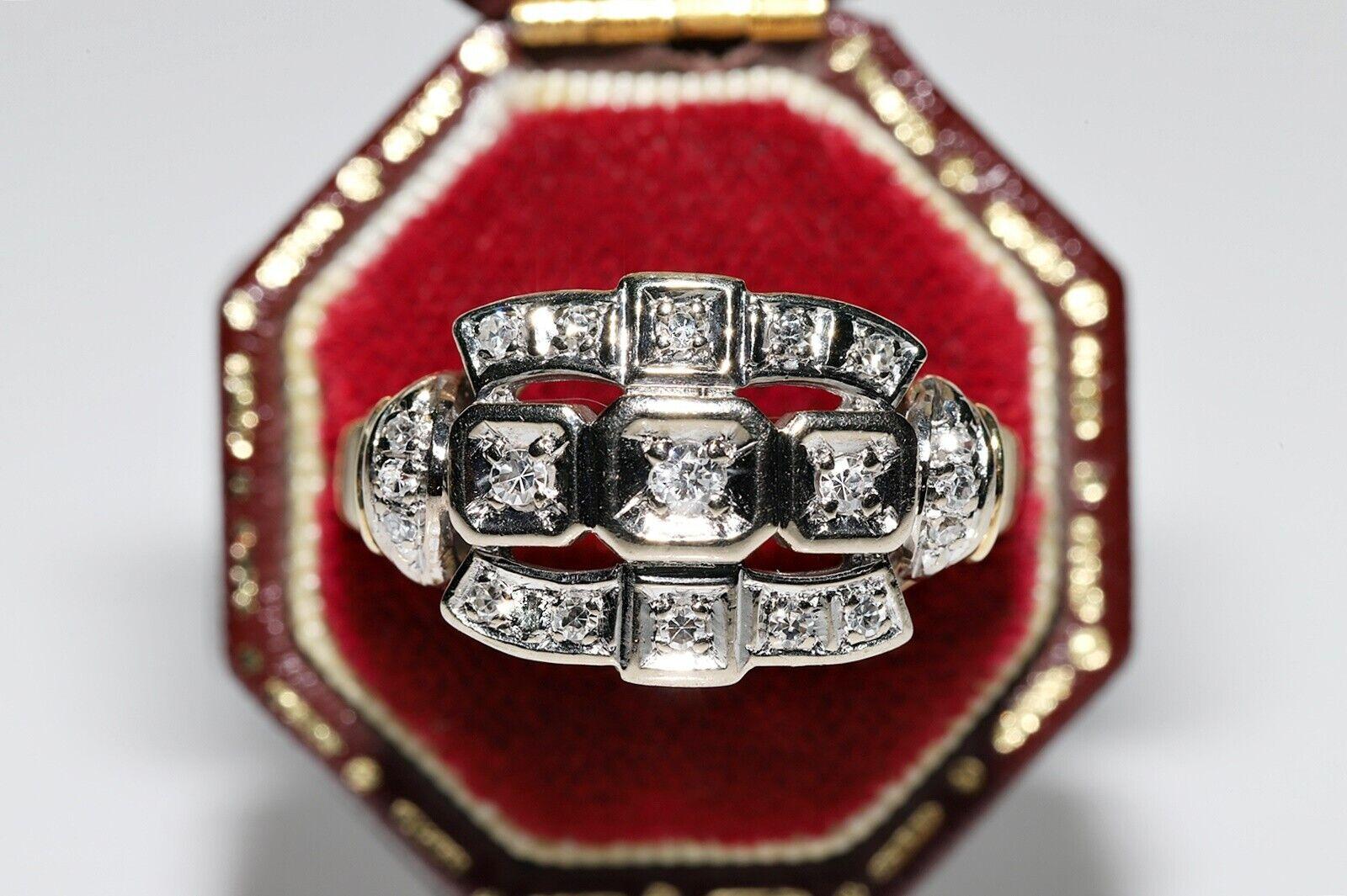 In ottime condizioni.
Peso totale 7,7 grammi.
Diamante di circa 0,35 carati.
Il diamante ha una purezza vs-s1 e un colore H.
La misura dell'anello è 9 US.
Possiamo realizzare qualsiasi dimensione.
Articolo vintage originale di circa 60 anni.
La