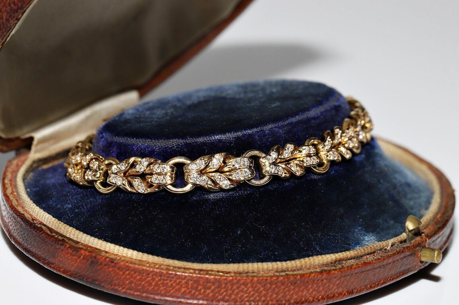 In ottime condizioni.
Il peso totale è di 25 grammi.
Si tratta di un diamante da 2 carati.
Il diamante ha una chiarezza vvs-vs e un colore G.
La lunghezza totale del bracciale è di 18,5 cm.
La scatola non è inclusa.
Articolo originale Vintage.
Per