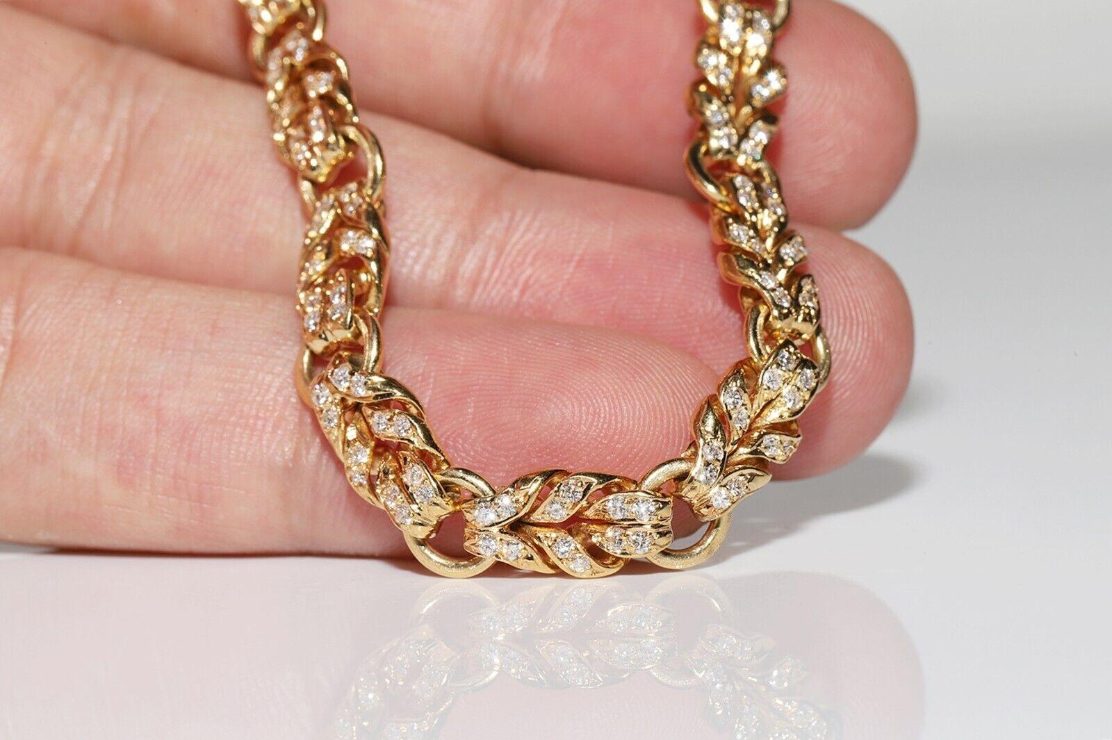 Vintage Original 18k Gold Circa 1980s Natural Diamond Decorated Pretty Bracelet  For Sale 2