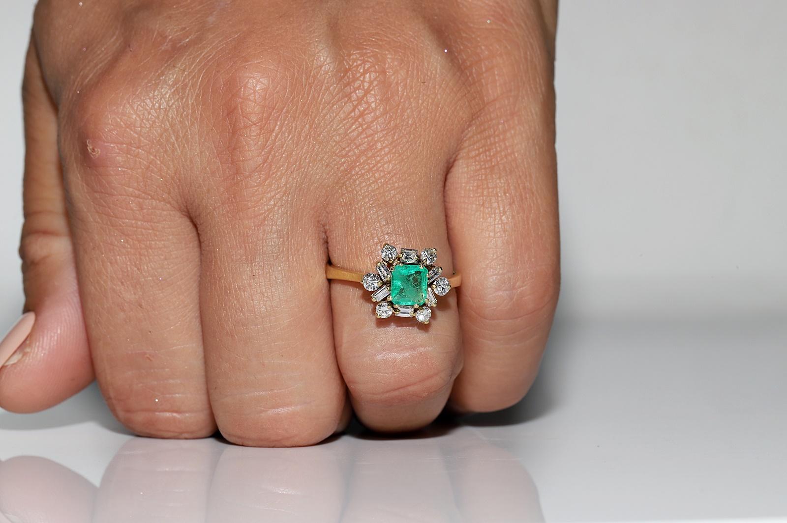 Retro Vintage Original 18k Gold Natural Diamond And Emerald Decorated Pretty Ring For Sale