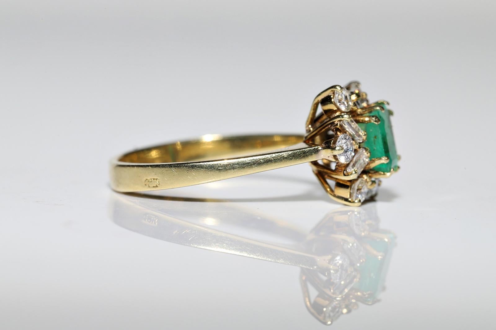 Vintage Original 18k Gold Natural Diamond And Emerald Decorated Pretty Ring For Sale 1
