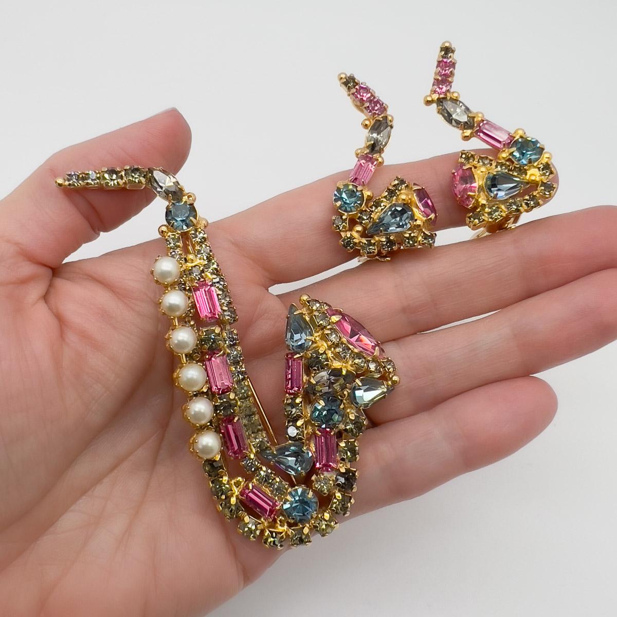 A Vintage Robert Saxophone Brooch with matching mini sax earrings. Mid century figurals, playful and fun and crafted to the highest quality by 'Original by Robert'. Breathtaking chic.
An American costume jewellery House, Original By Robert was found