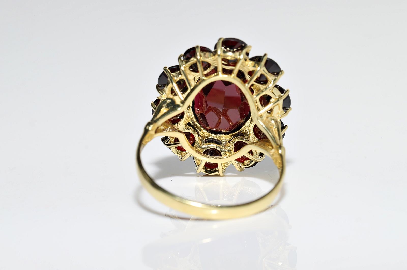 Vintage Original Circa 1960s 14k Gold Natural Garnet Decorated Strong Ring  For Sale 5