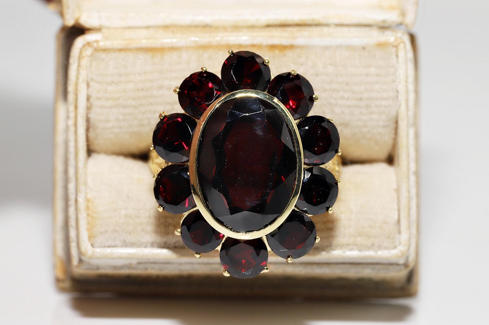 In very good condition.
Total weight is 6.4 grams.
Totally is garnet about 6 ct.
Ring size is US 8.5 
We can make any size.
Box is not included.
Please contact for any questions.