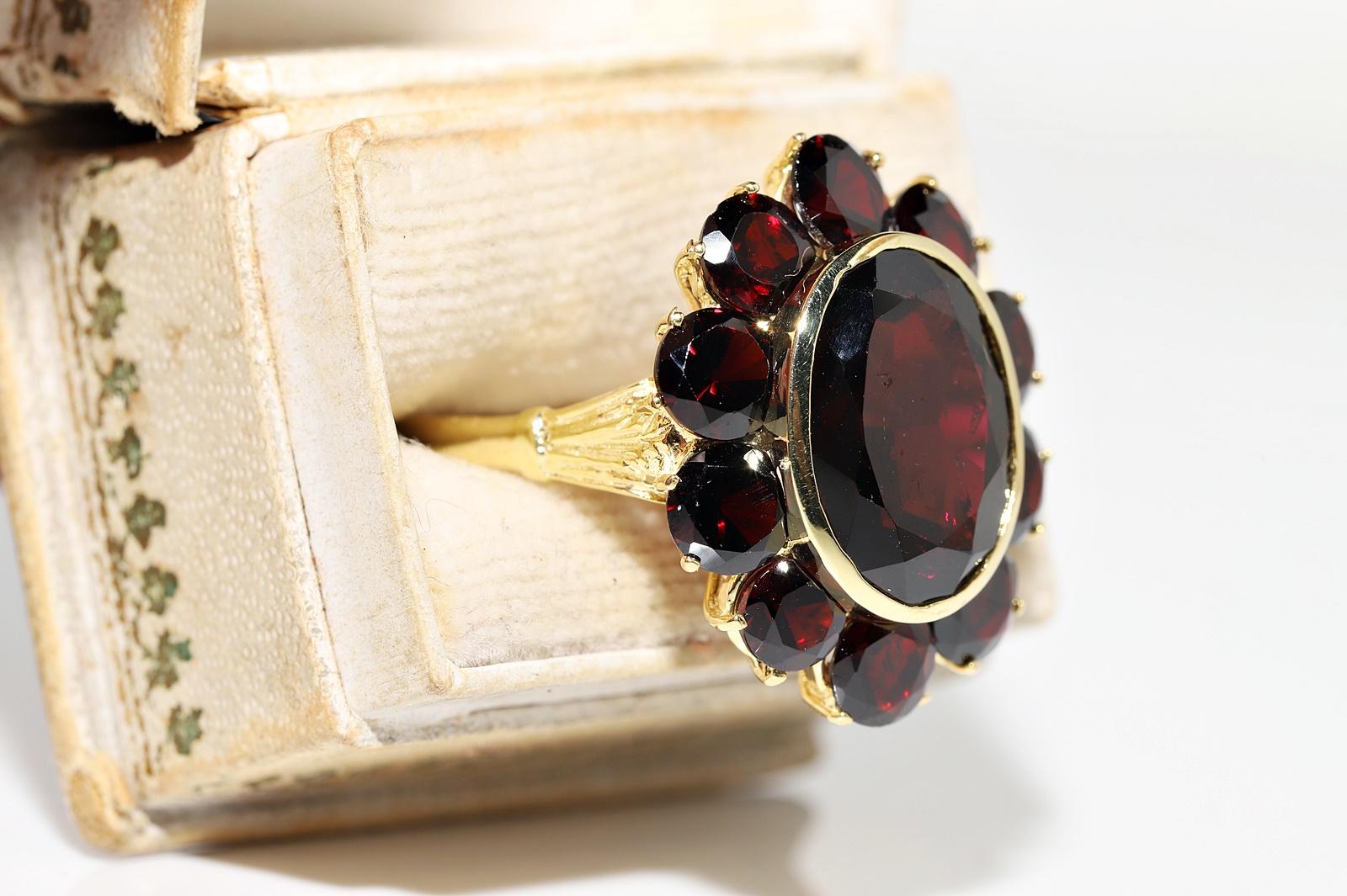 Retro Vintage Original Circa 1960s 14k Gold Natural Garnet Decorated Strong Ring  For Sale
