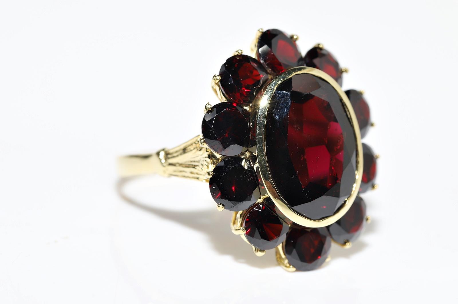 Women's Vintage Original Circa 1960s 14k Gold Natural Garnet Decorated Strong Ring  For Sale