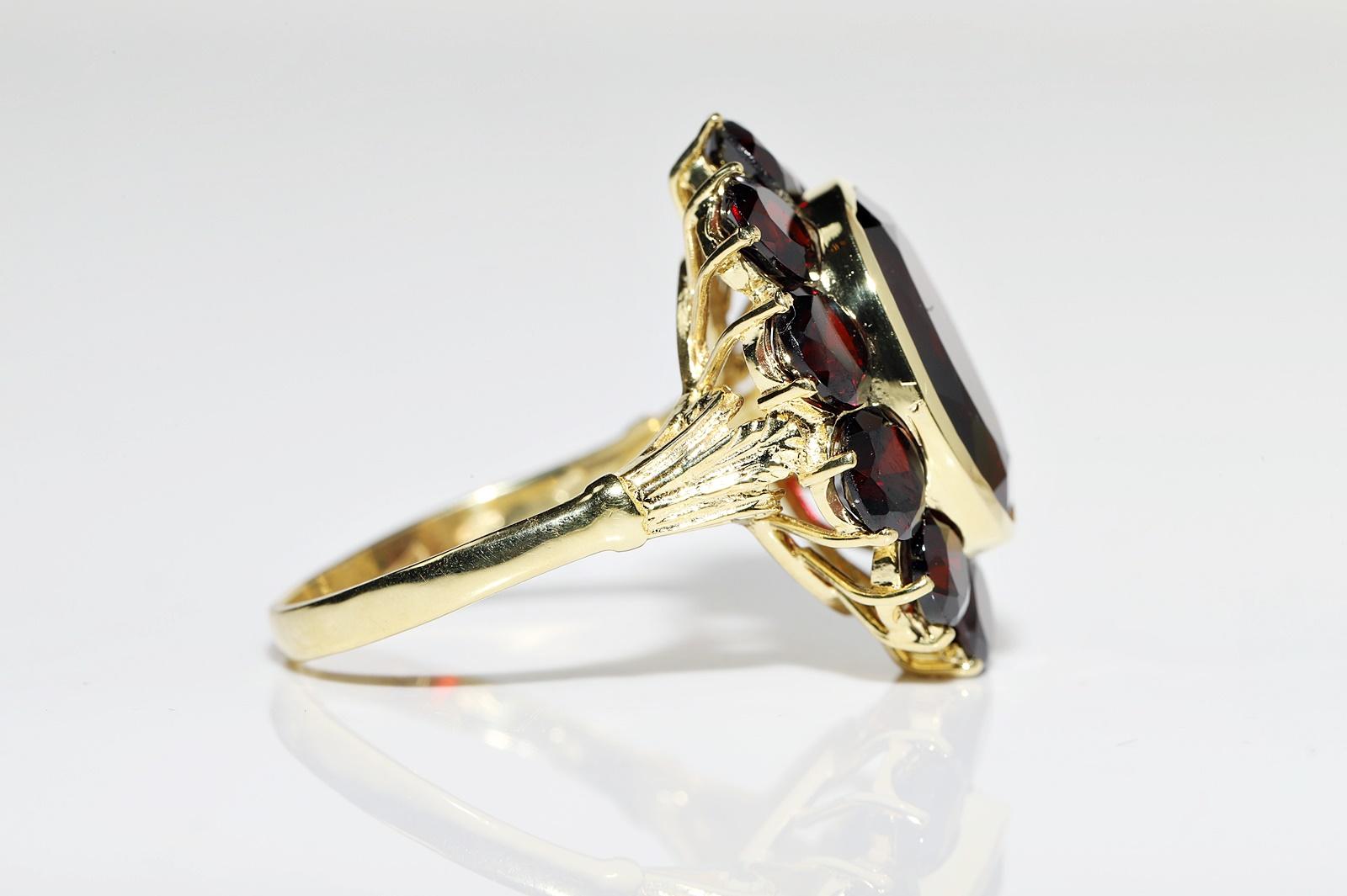 Vintage Original Circa 1960s 14k Gold Natural Garnet Decorated Strong Ring  For Sale 1