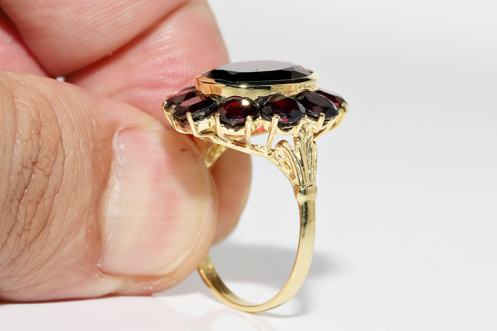 Vintage Original Circa 1960s 14k Gold Natural Garnet Decorated Strong Ring  For Sale 2