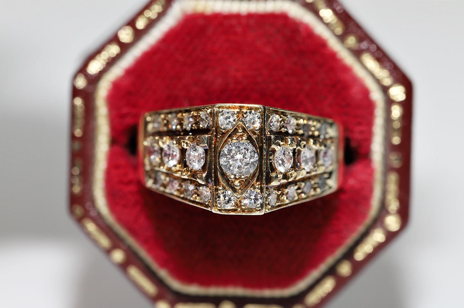 Vintage Original Circa 1980s 14k Gold Natural Diamond Decorated Ring In Good Condition For Sale In Fatih/İstanbul, 34