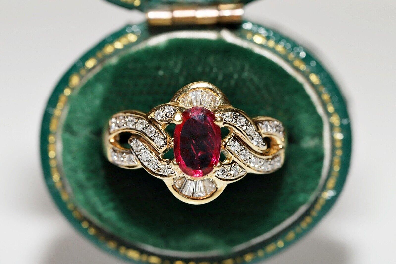 Vintage Original Circa 1980s 18k Gold Natural Diamond And Ruby Decorated Ring For Sale 5