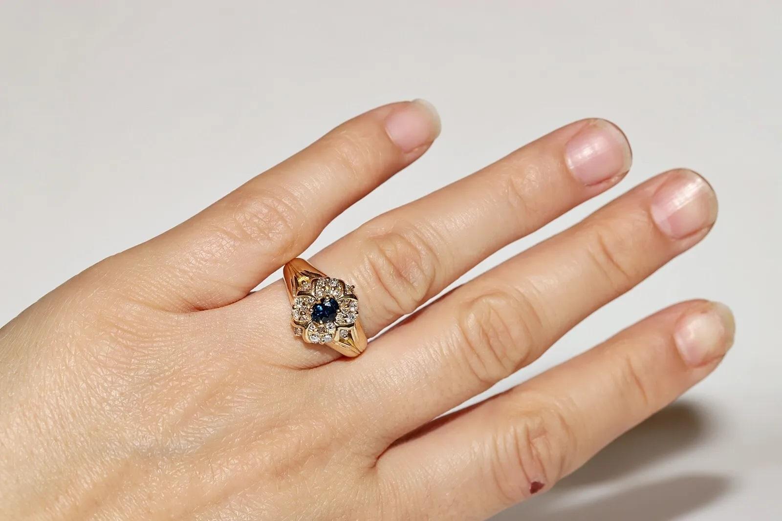 Vintage Original Circa 1980s 18k Gold Natural Diamond And Sapphire Ring For Sale 4