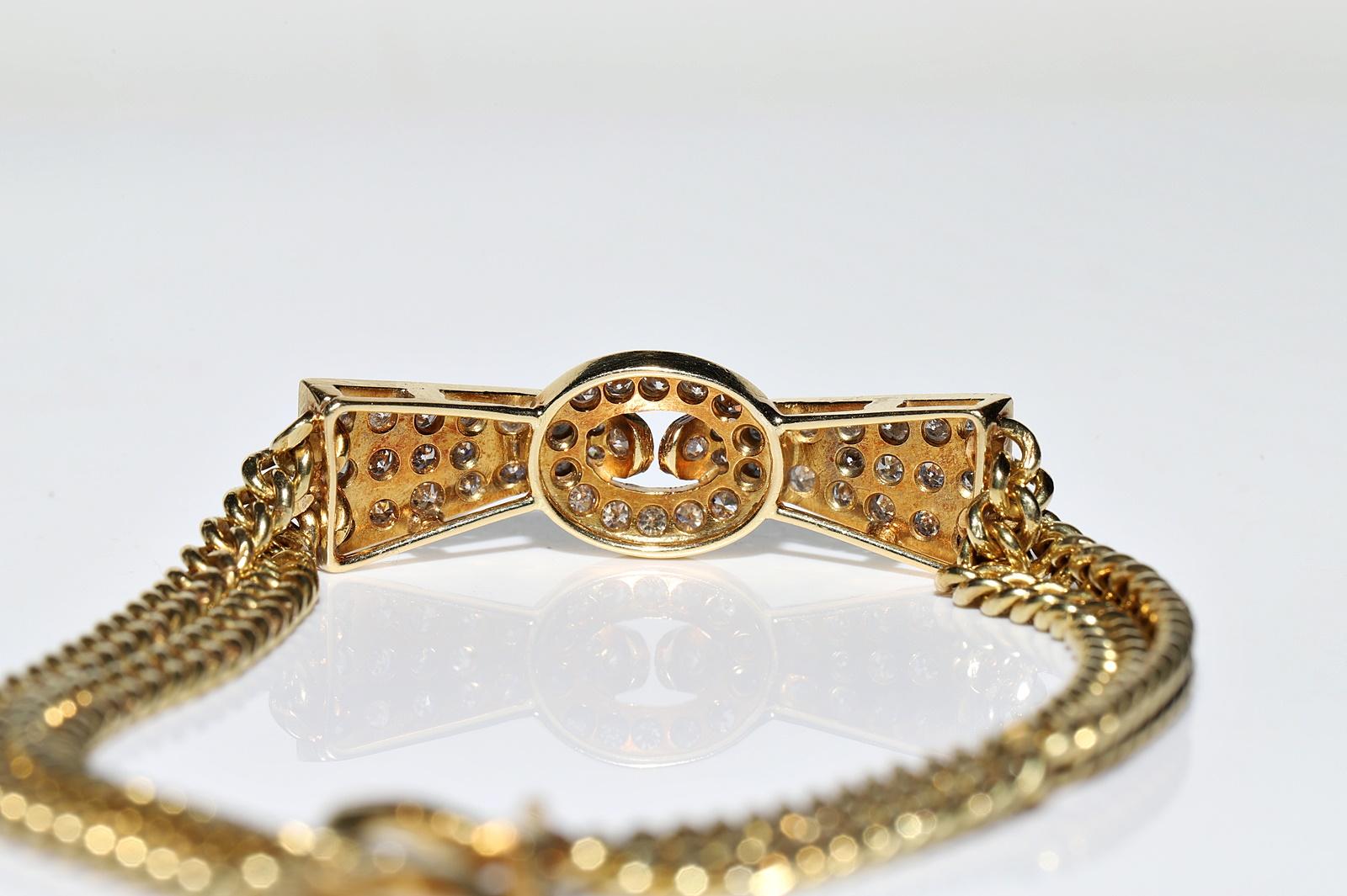 Vintage Original Circa 1980s 18k Gold Natural Diamond Decorated Pretty Bracelet  For Sale 4
