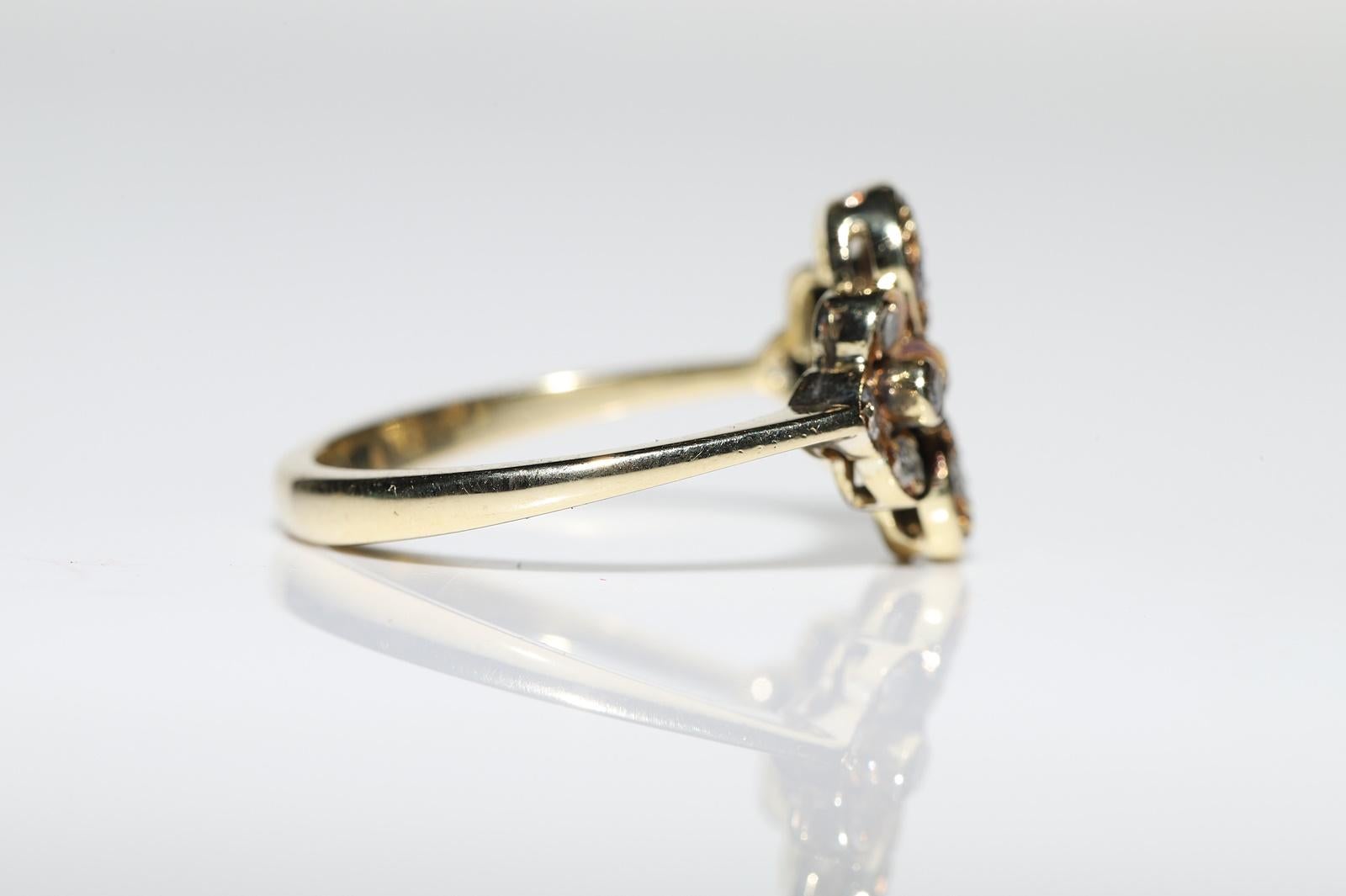 Vintage Original Circa 1980s 18k Gold Natural Diamond Decorated Pretty Ring  For Sale 2