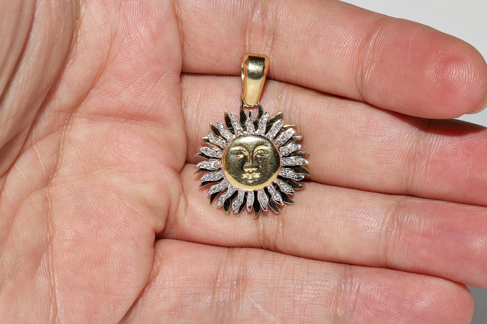 Vintage Original Circa 1980s 18k Gold Natural Diamond Decorated Sun Pendant In Good Condition For Sale In Fatih/İstanbul, 34
