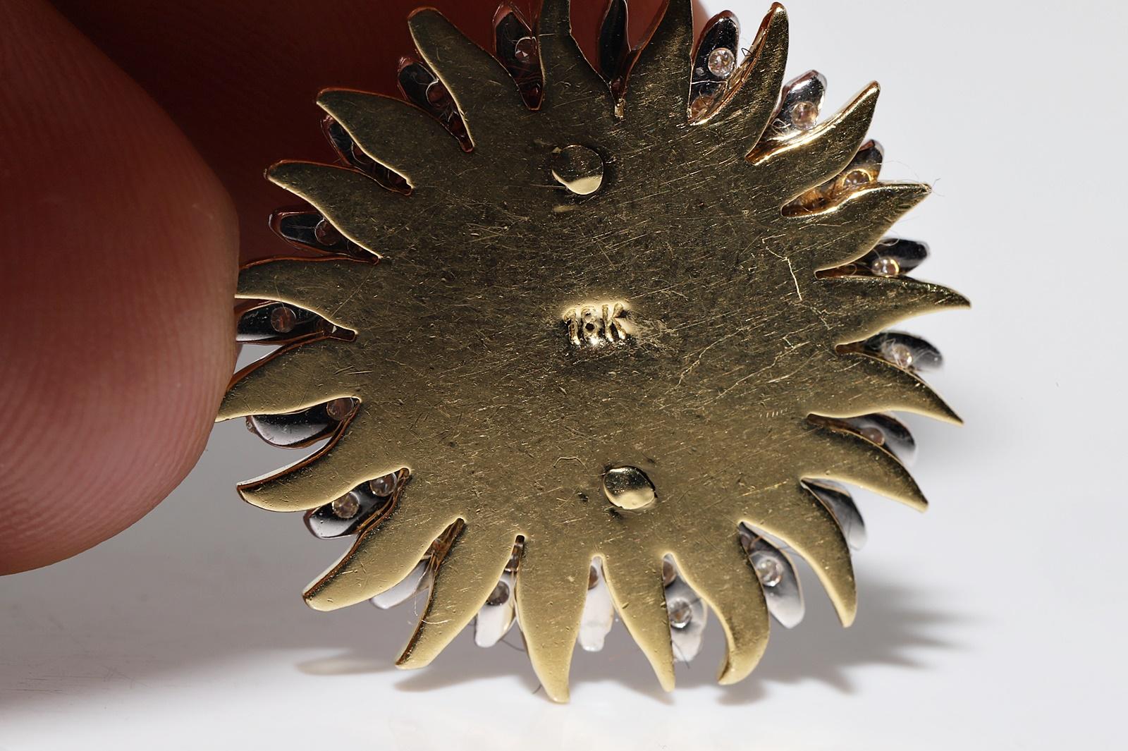 Vintage Original Circa 1980s 18k Gold Natural Diamond Decorated Sun Pendant For Sale 1