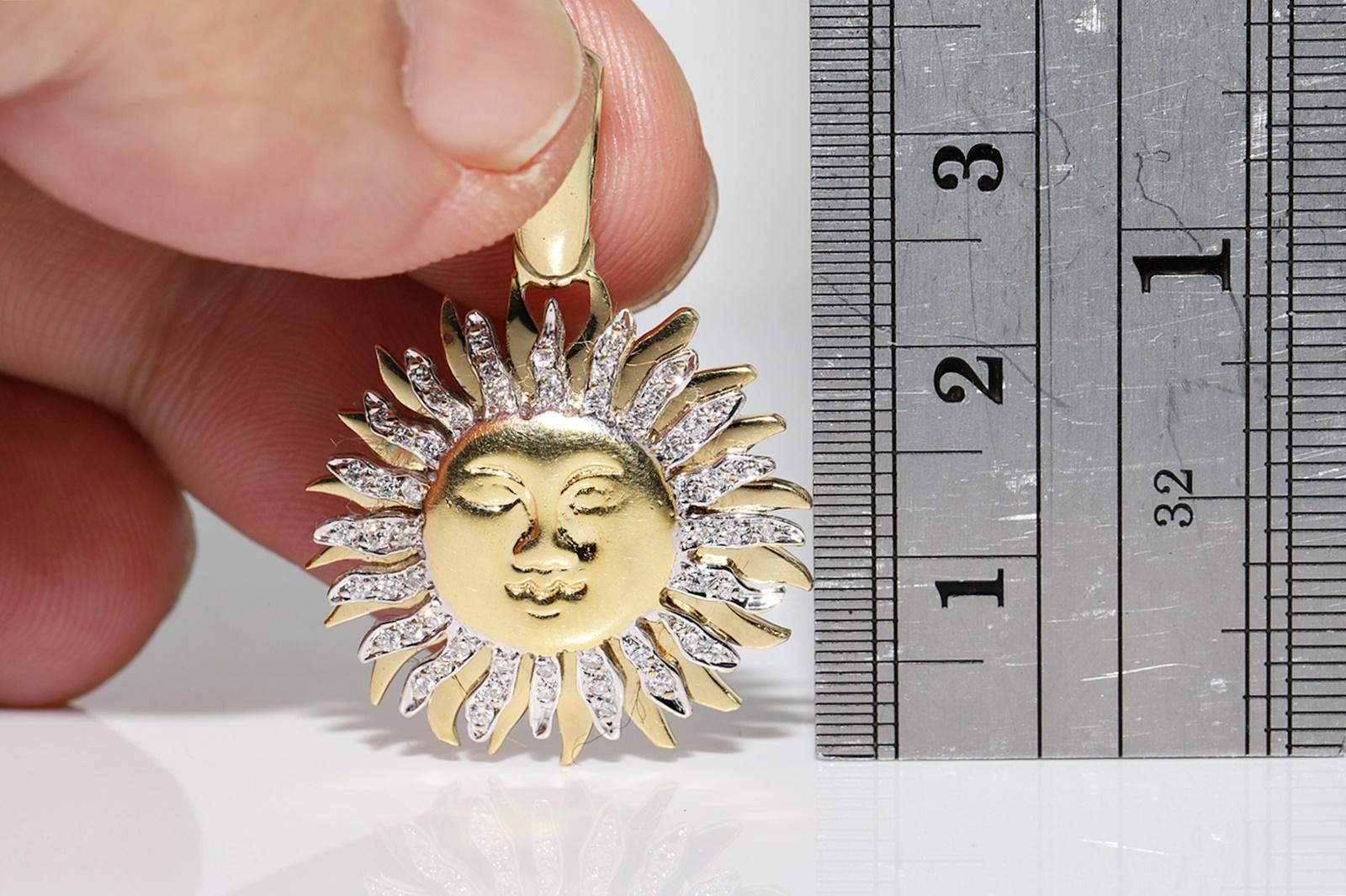 Vintage Original Circa 1980s 18k Gold Natural Diamond Decorated Sun Pendant For Sale 2