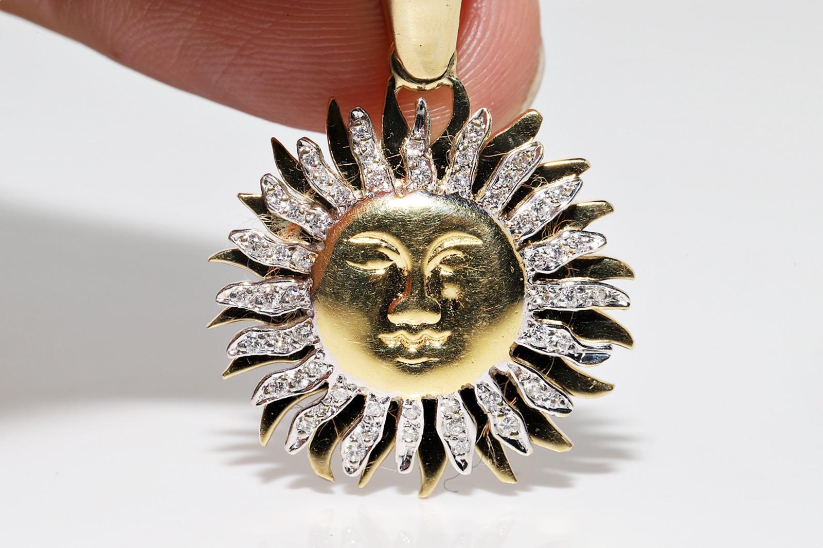 Vintage Original Circa 1980s 18k Gold Natural Diamond Decorated Sun Pendant  For Sale 3