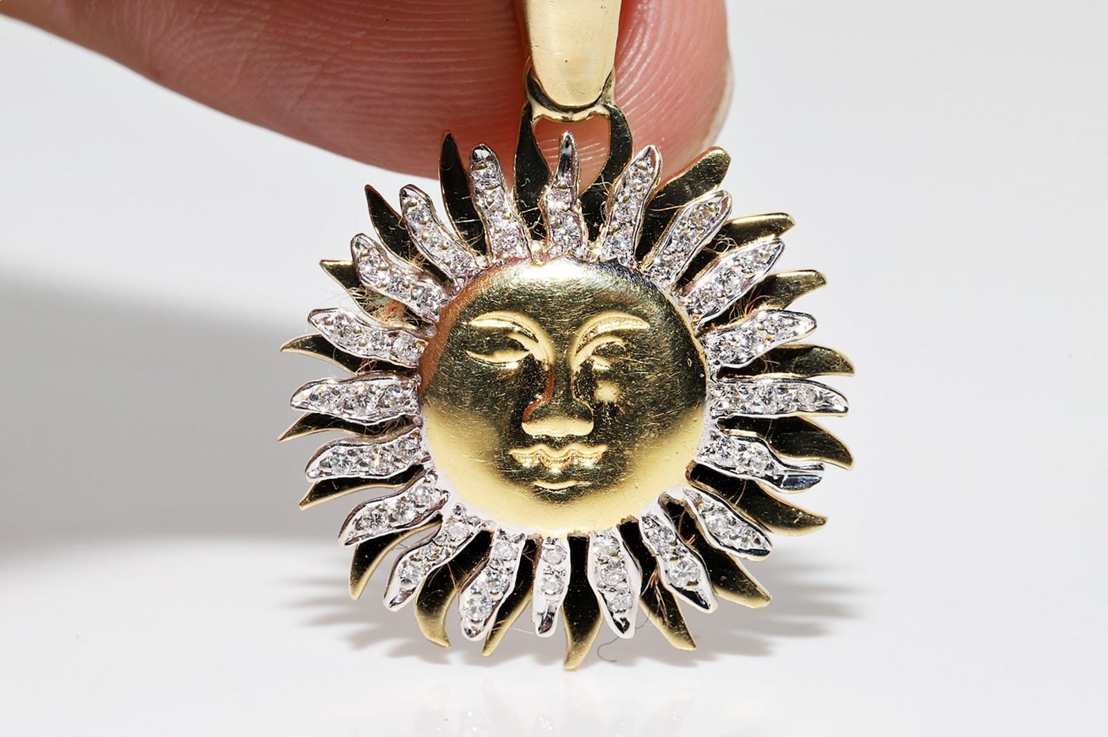 Vintage Original Circa 1980s 18k Gold Natural Diamond Decorated Sun Pendant For Sale 3