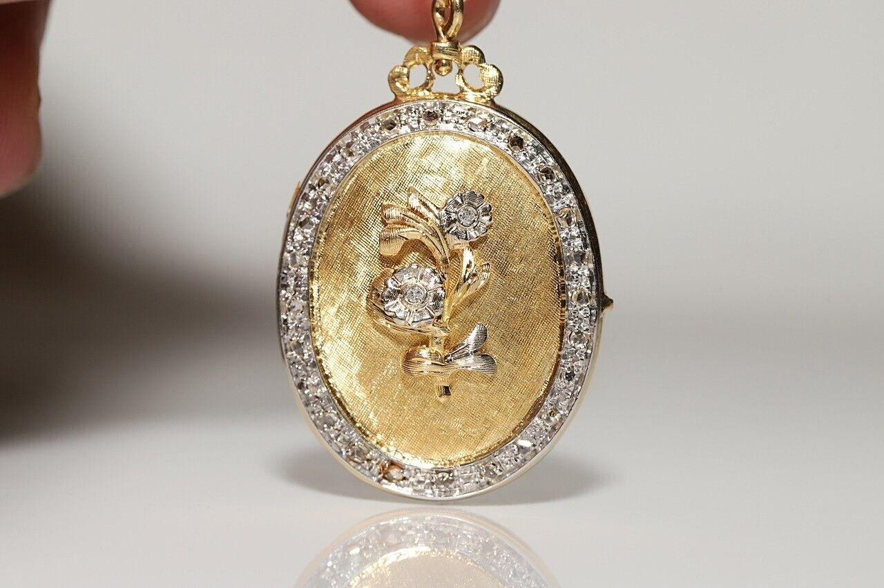 Women's Vintage Original Circa 1980s 18k Gold Natural Diamond Pendant Necklace  For Sale