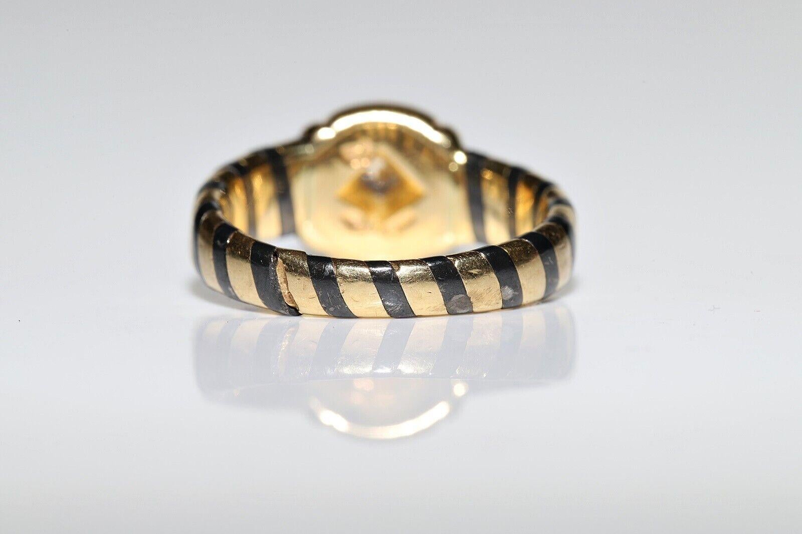Women's Vintage Original Circa 1980s 18k Gold Natural Diamond Solitaire Ring  For Sale