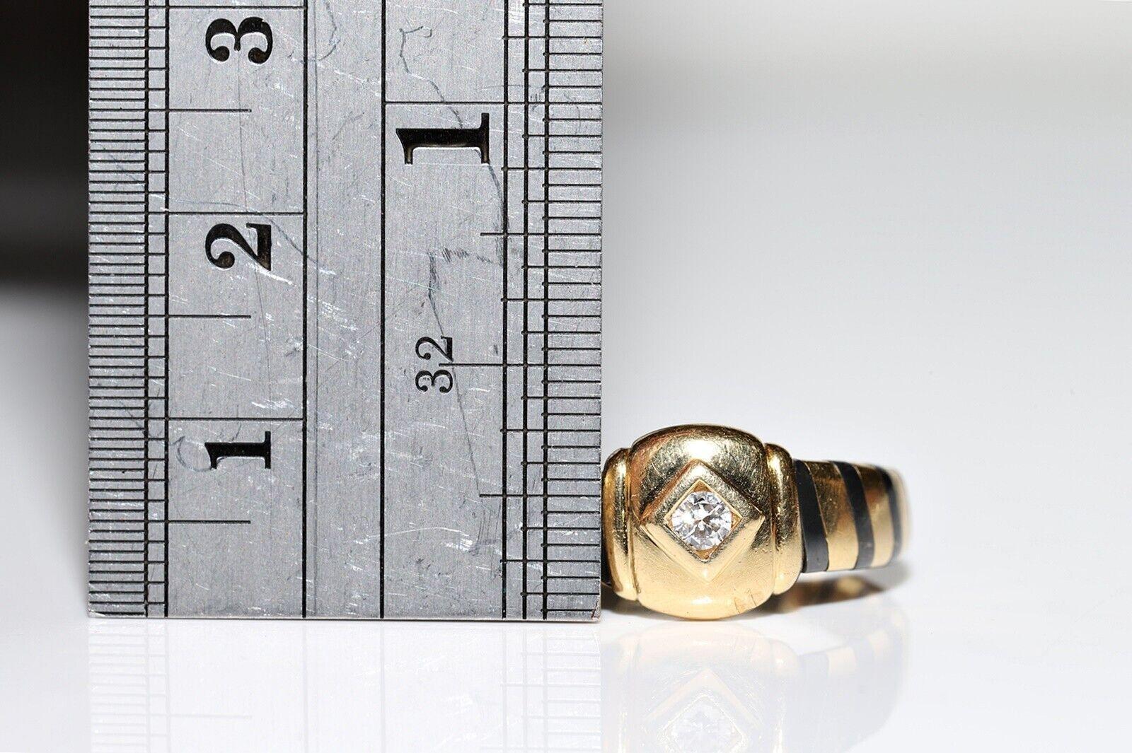 Vintage Original Circa 1980s 18k Gold Natural Diamond Solitaire Ring For Sale 3