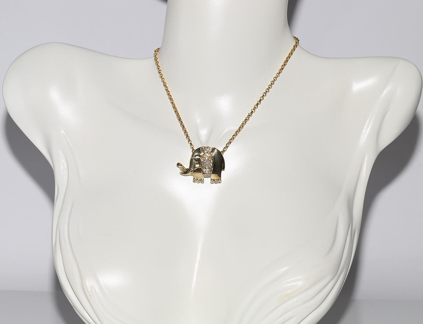 In very good condition.
Total weight is 10.3 grams.
Totally is diamond 0.50 ct.
The diamond is has G color and vvs-vs clarity.
Total lenght is chain 55 cm.
Please contact for any questions.