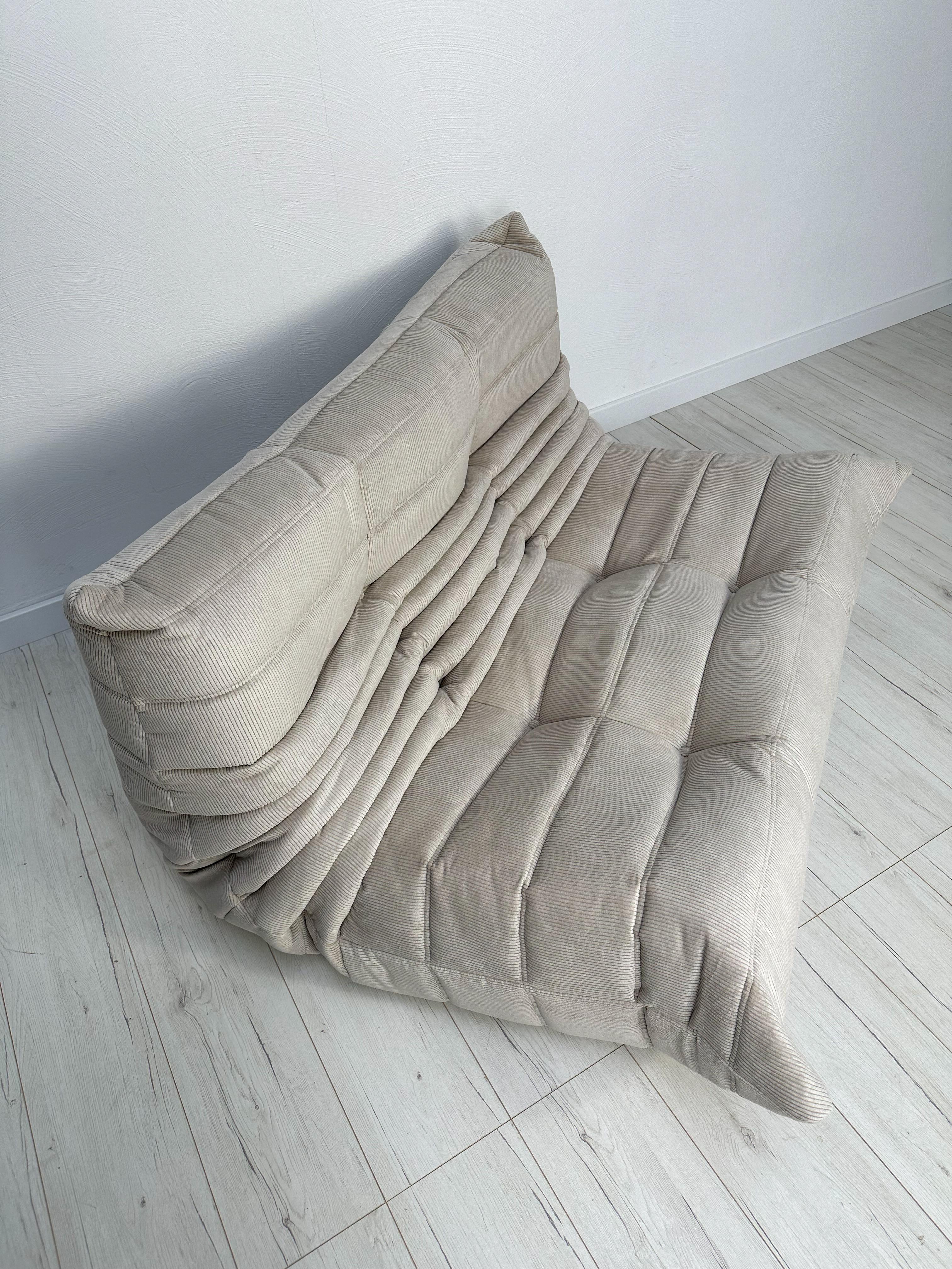 Late 20th Century Vintage Original Cream Corduroy 2-Seater by Michel Ducaroy for Ligne Roset, 1980 For Sale