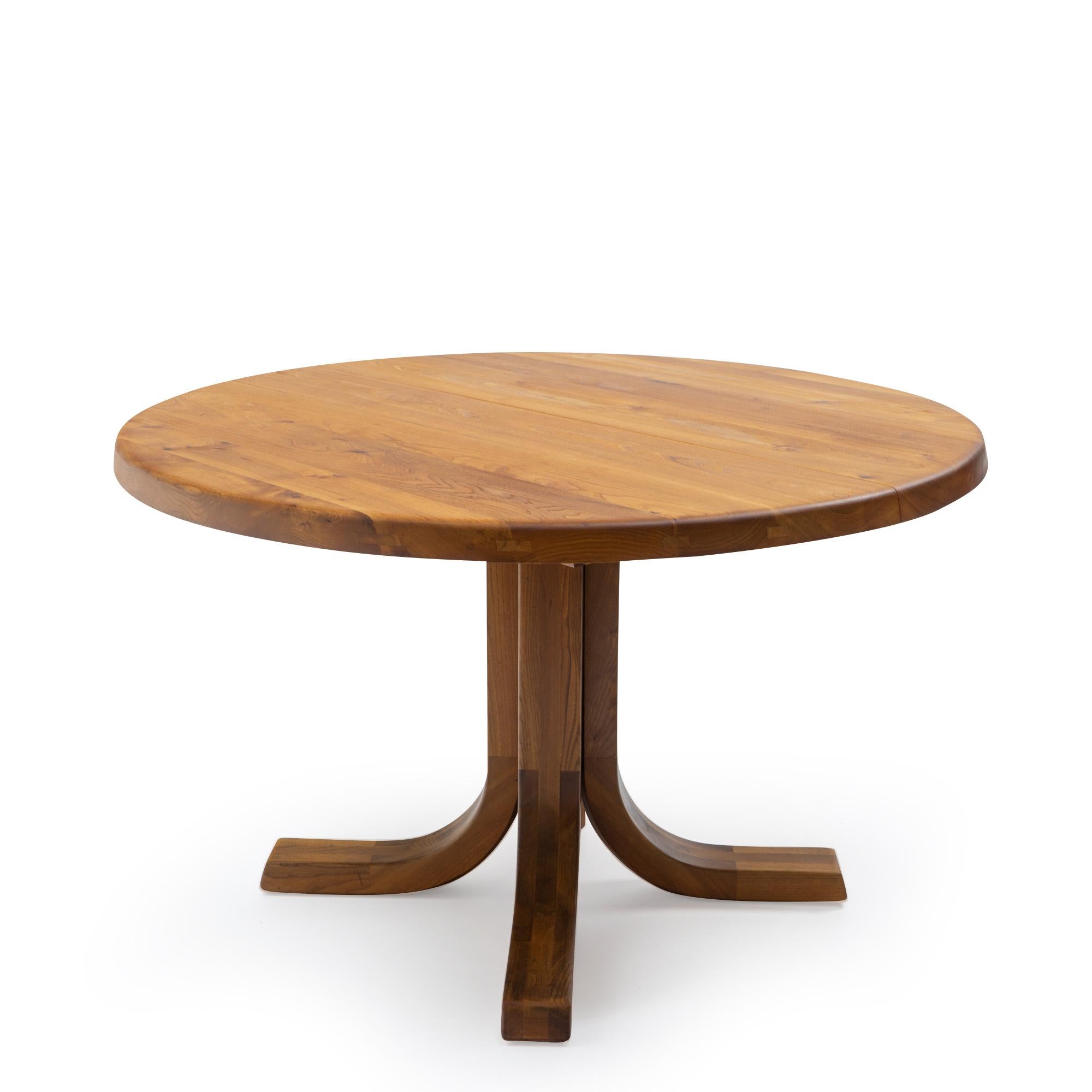 Beautiful round T40 “duck feet” dining table designed by Pierre Chapo. As with all furniture by Chapo, this piece shows excellent craftsmanship, is constructed in solid wood and was made to last.


Made in French Elm, nowadays impossible to source