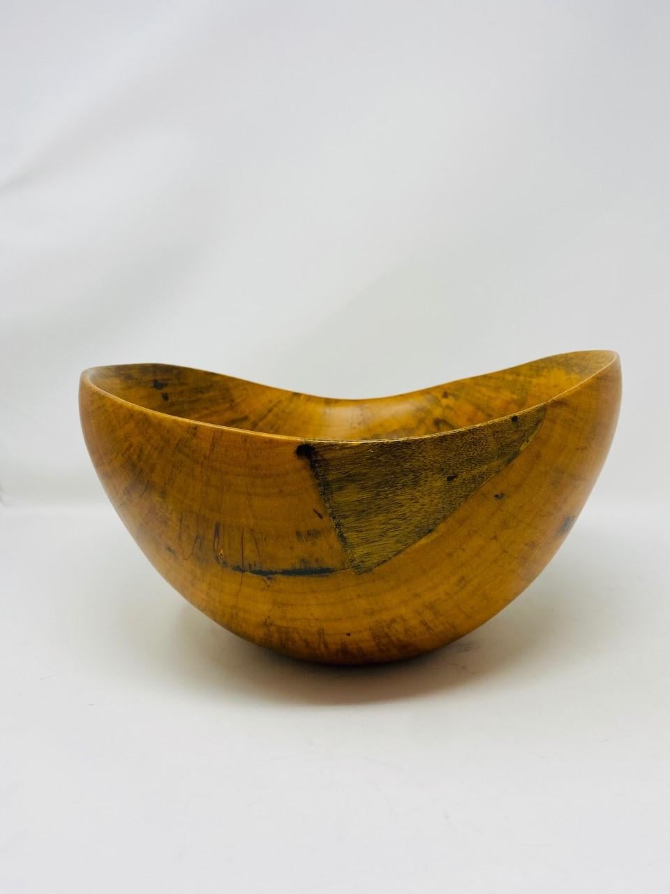 Vintage Original Mid-Century David Auld Hand Carved Wooden Bowl In Good Condition For Sale In San Diego, CA