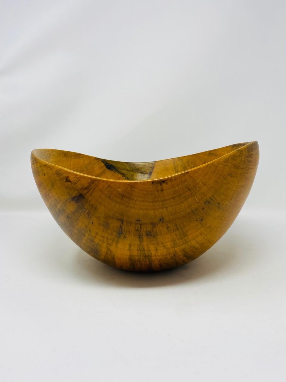 Vintage Original Mid-Century David Auld Hand Carved Wooden Bowl In Good Condition For Sale In San Diego, CA