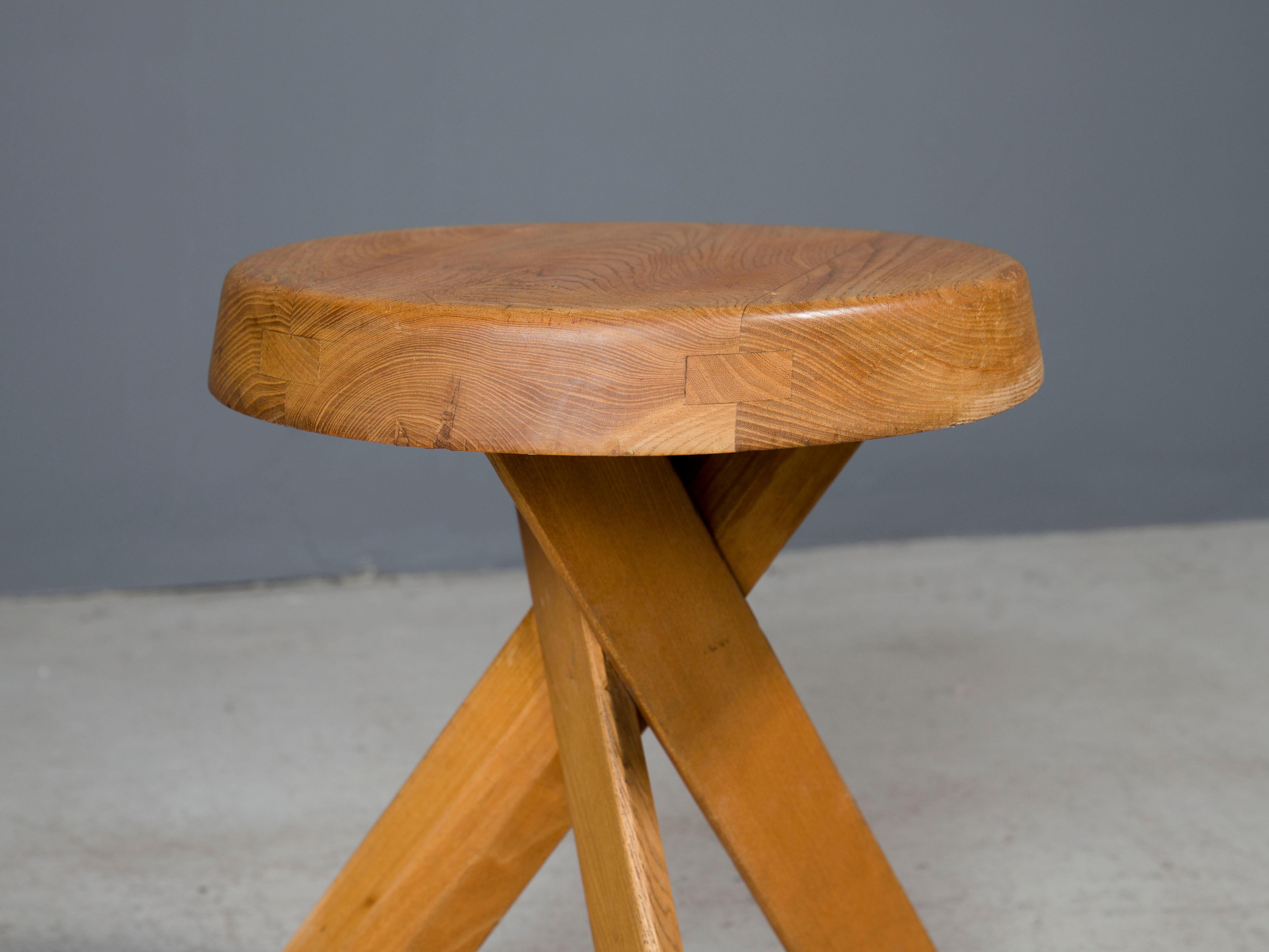 Vintage Pierre Chapo Stool in, now extinct, French Elm S31 with excellent patina. Excellent form and quality of craftsmanship.
