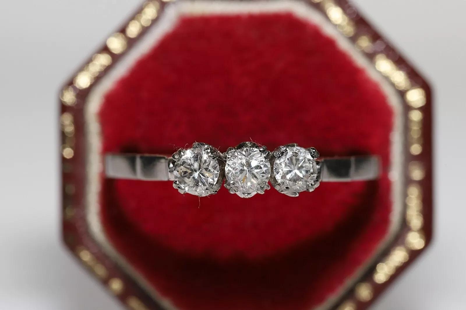 In ottime condizioni.
Il peso totale è di 2,6 grammi.
Totalmente è un diamante  0,50 carati.
Il diamante ha colore H e purezza S1.
La misura dell'anello è US 9.2 
Possiamo realizzare qualsiasi dimensione.
La scatola non è inclusa.
Per qualsiasi