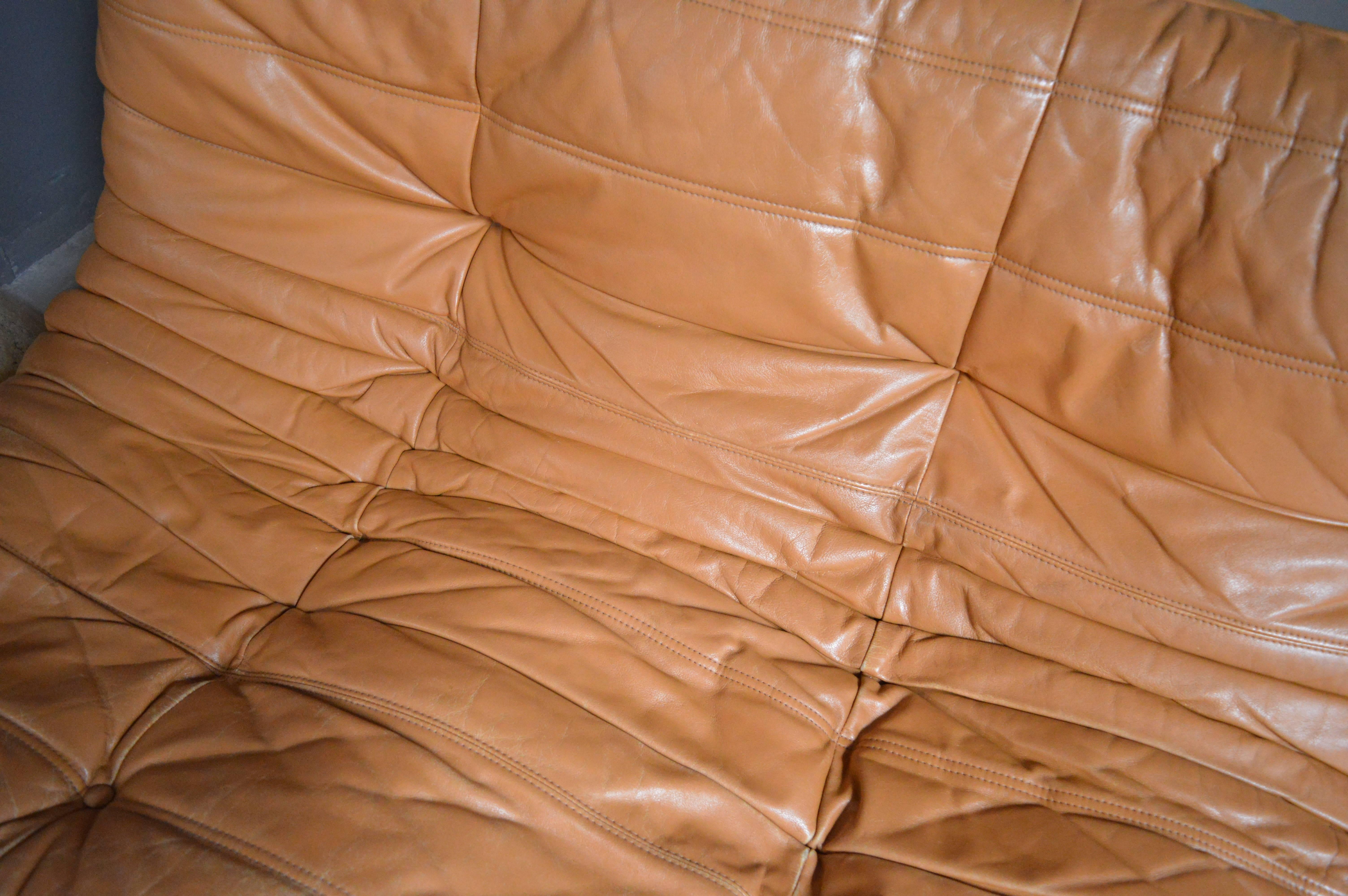 Vintage Original Saddle Leather Ligne Roset Togo Sofa and Fireside Chair Bon état à Los Angeles, CA