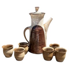 Studio Pottery originale d'epoca con teiera alta e tazze