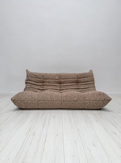 Canapé 3 places « Togo » vintage en bouclé texturé, création originale de Michel Ducaroy pour Ligne Roset