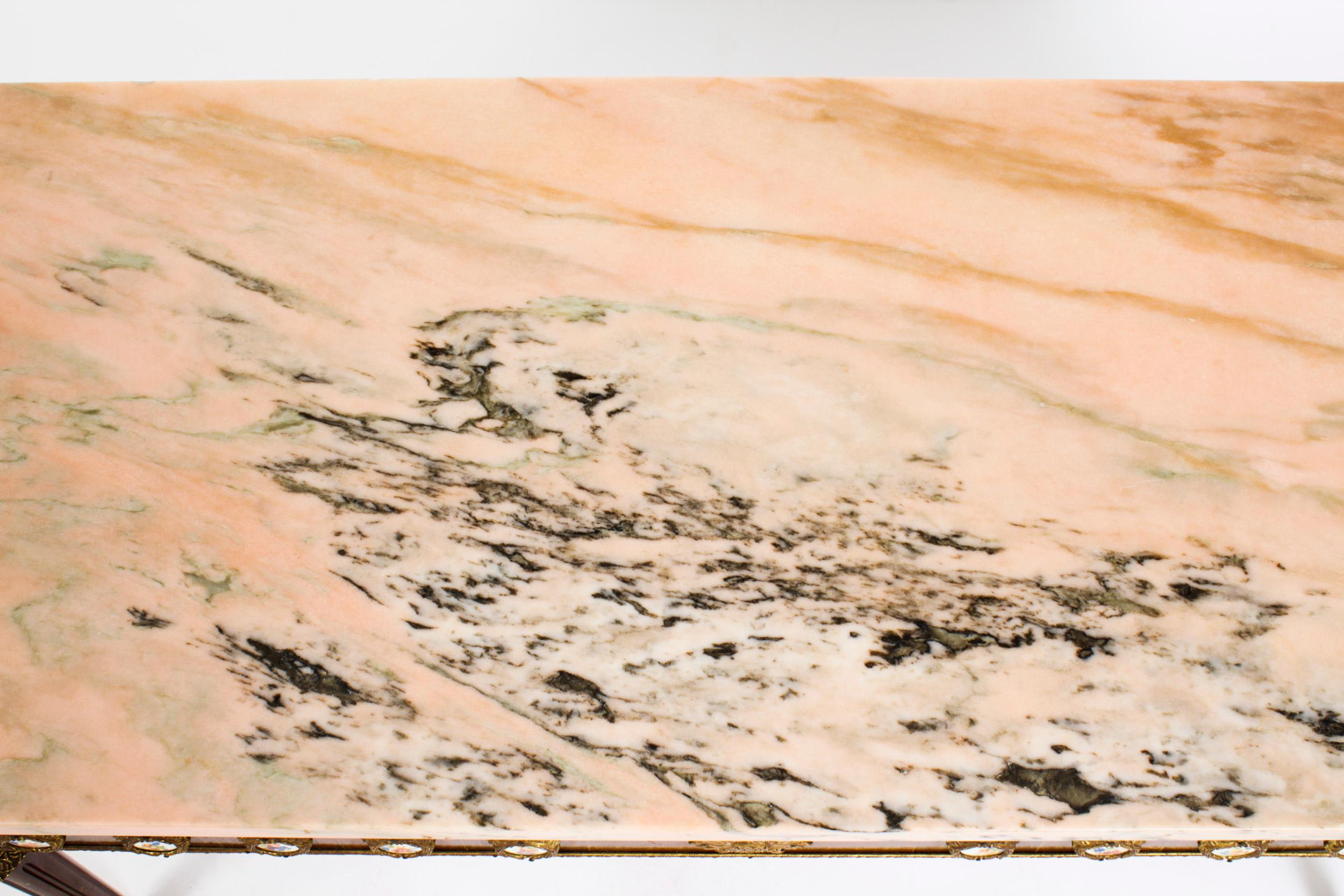 Milieu du XXe siècle Table basse vintage montée en bronze doré avec plateau en marbre H&amp;amp;L style Epstein, milieu du siècle dernier en vente