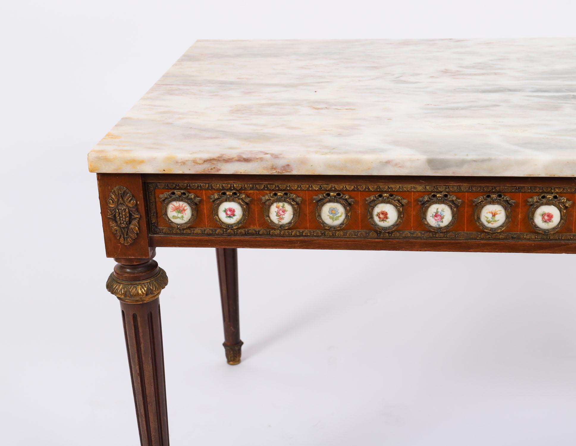 Vintage Ormolu Mounted Coffee Table Marble Top Mid 20th Century en vente 5