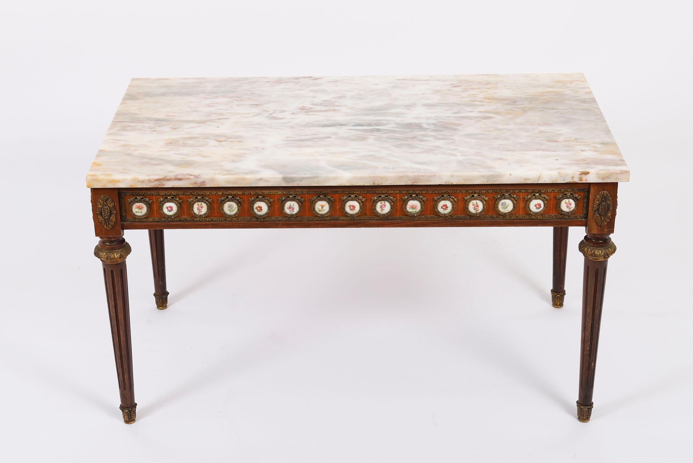 Vintage Ormolu Mounted Coffee Table Marble Top Mid 20th Century en vente 6