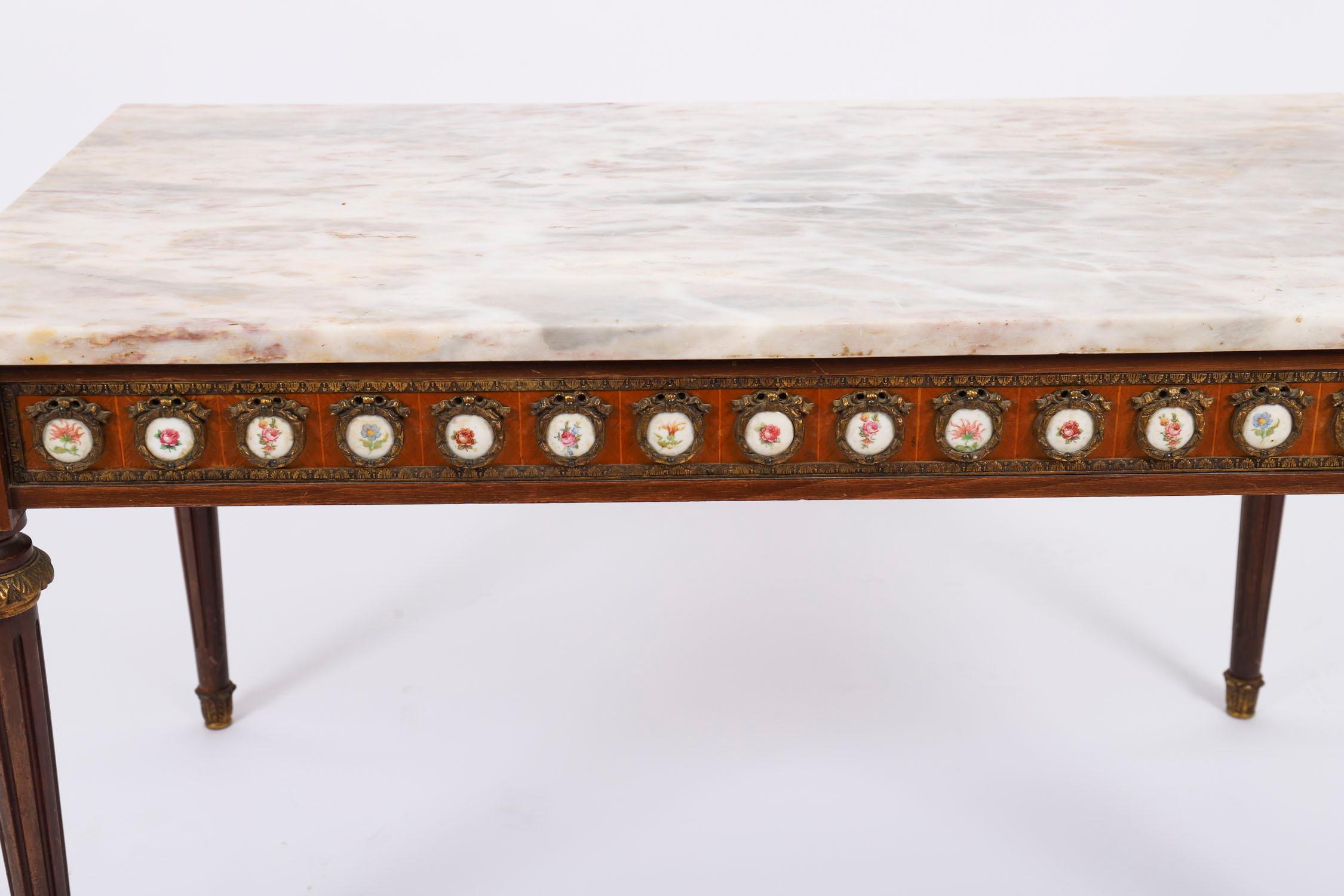 Vintage Ormolu Mounted Coffee Table Marble Top Mid 20th Century en vente 7