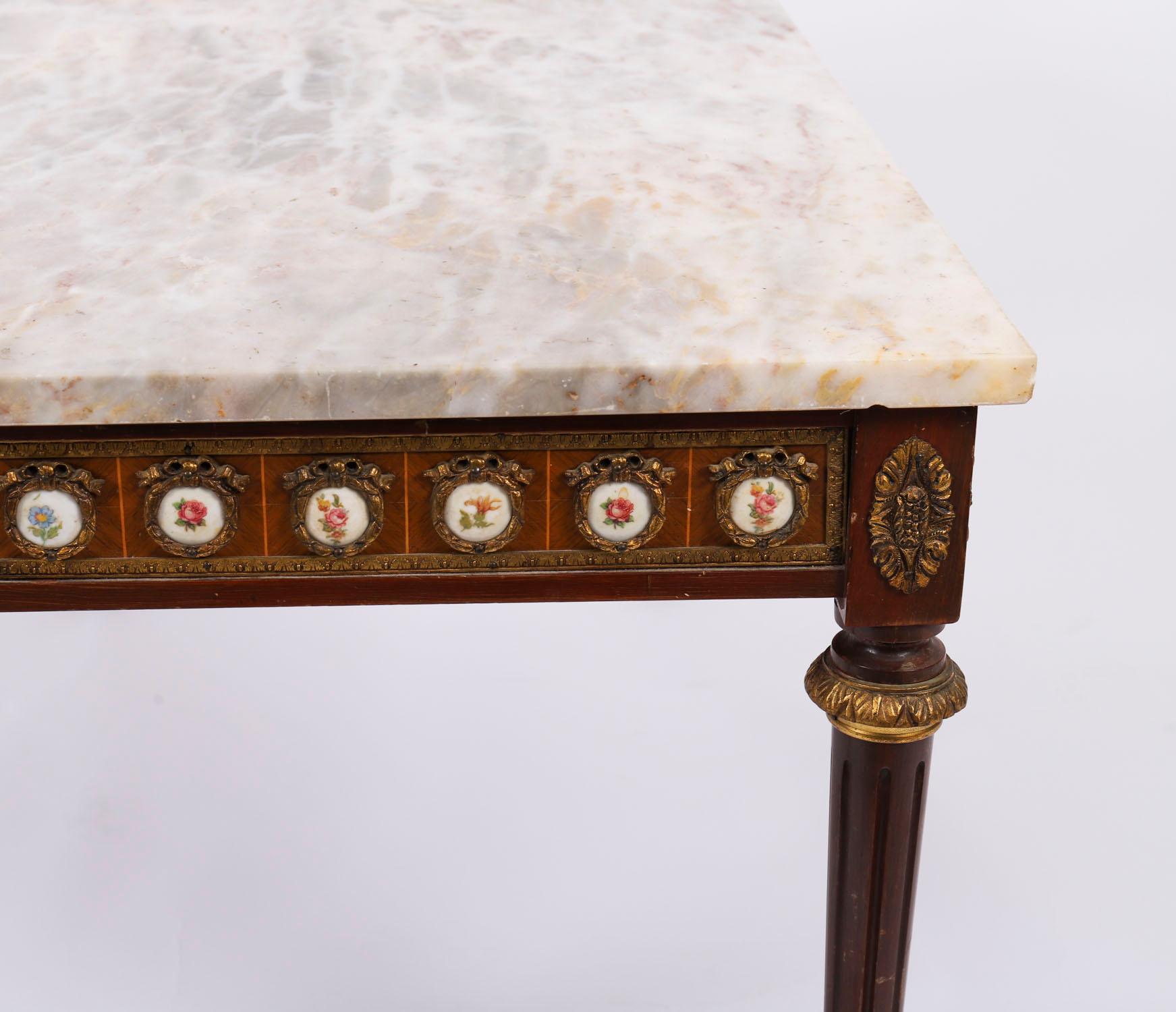 Vintage Ormolu Mounted Coffee Table Marble Top Mid 20th Century en vente 8