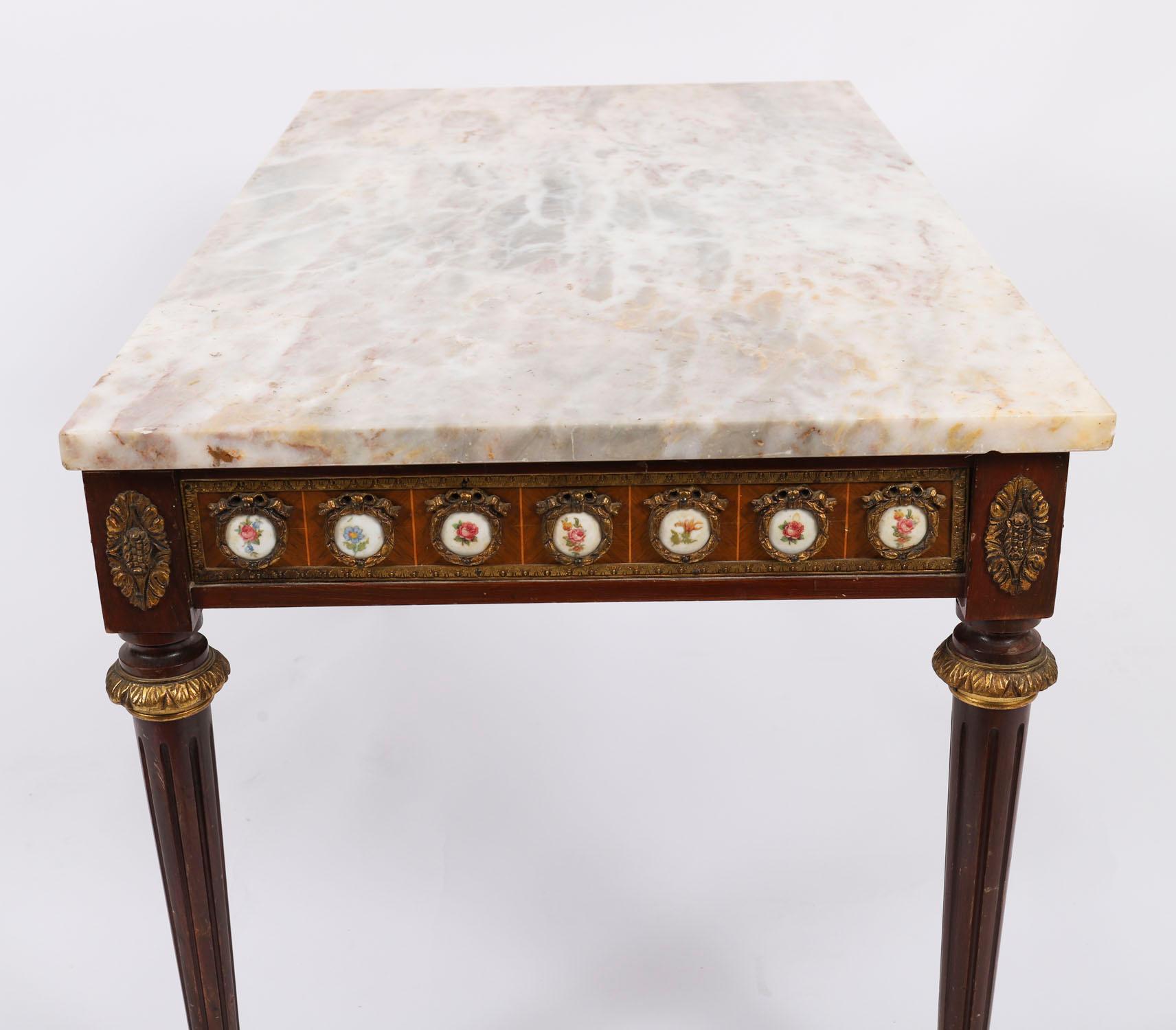Vintage Ormolu Mounted Coffee Table Marble Top Mid 20th Century en vente 10
