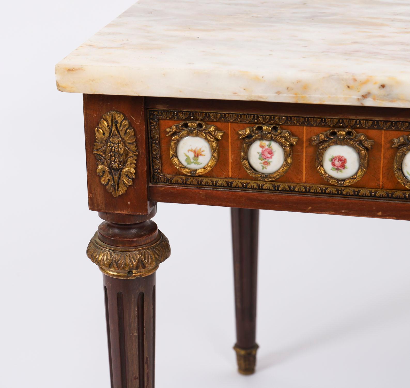 Vintage Ormolu Mounted Coffee Table Marble Top Mid 20th Century en vente 11